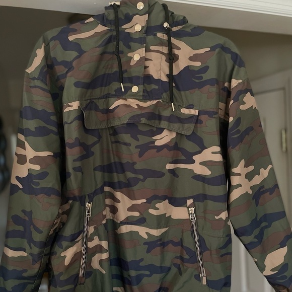Forever 21 Tops - Women’s Camouflage Windbreaker